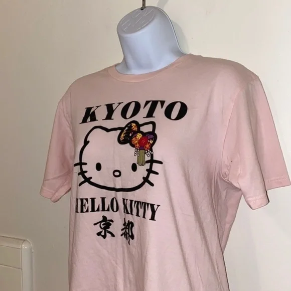Rare Women’s Hello Kitty Kyoto,Japan Graphic Tee - Picture 4 of 10